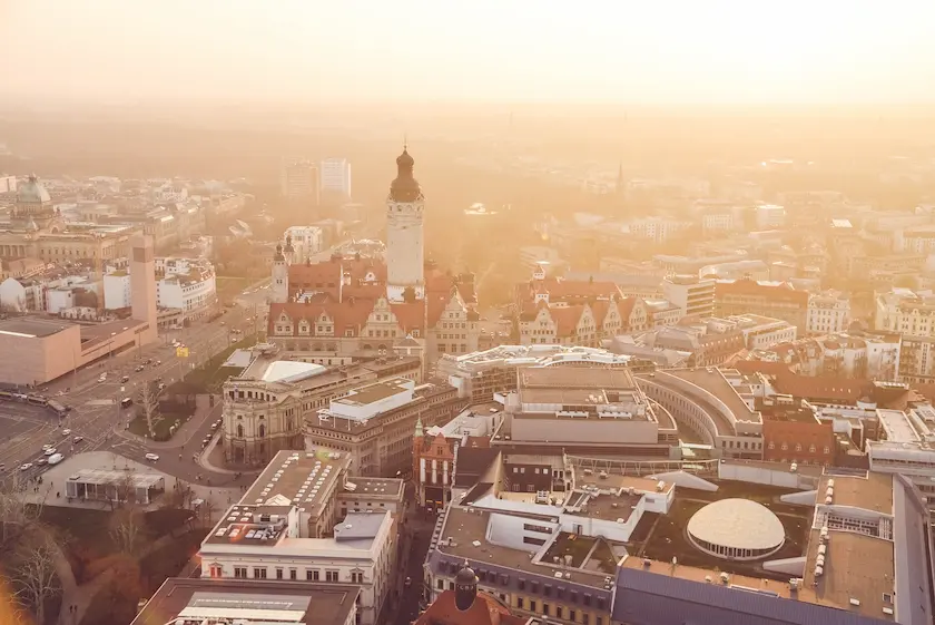 Ein Bild von Leipzig ist überlagert mit dem Text „Leipzig“